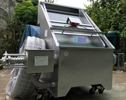 Lắp đặt máy tách phân heo công nghệ mới sản xuất tại Việt Nam